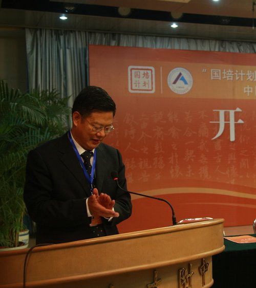 人大附中常务副校长翟小宁致欢迎辞